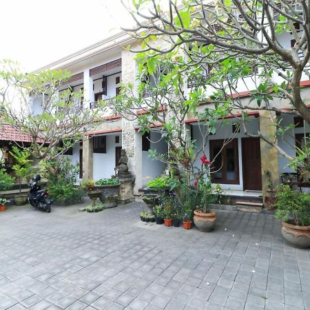 Puri Jayaraja Guest House Kuta Lombok Buitenkant foto