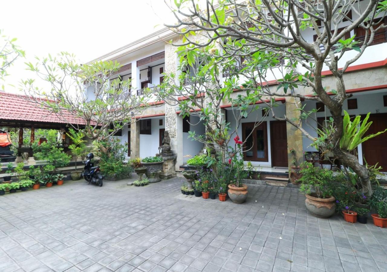 Puri Jayaraja Guest House Kuta Lombok Buitenkant foto