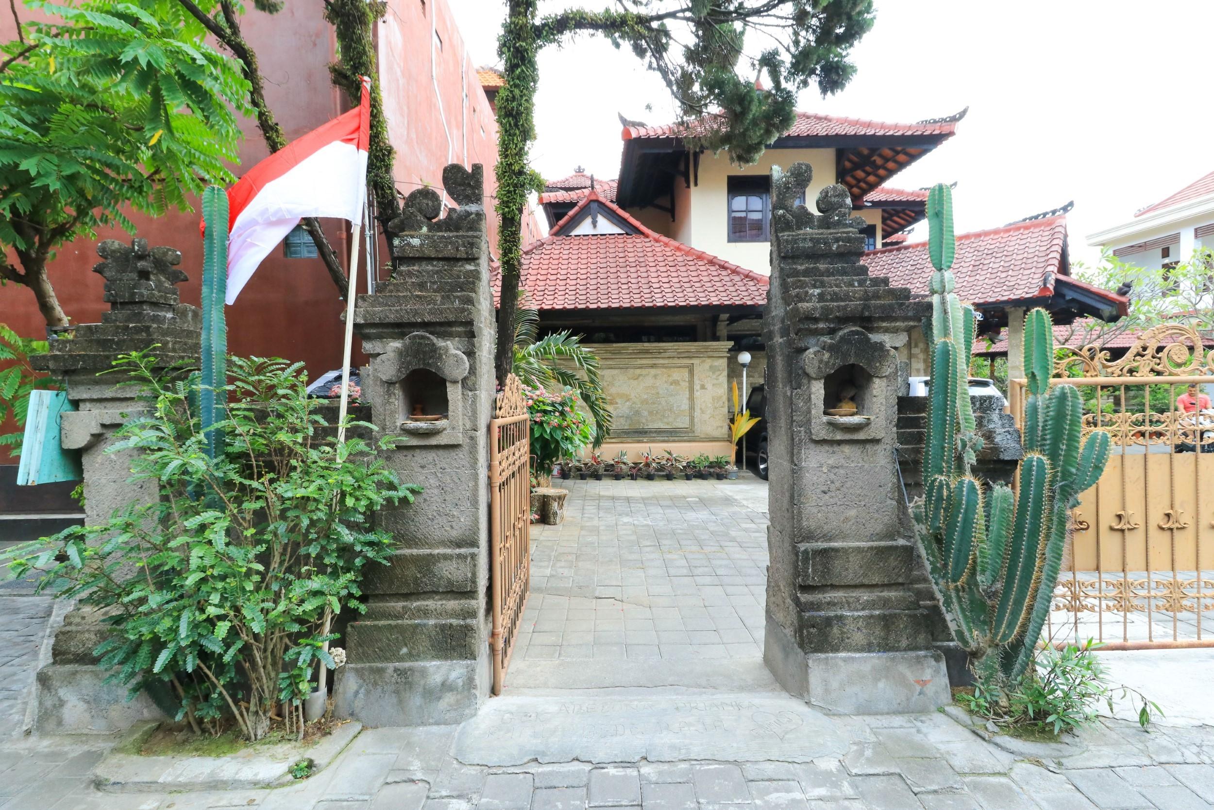 Puri Jayaraja Guest House Kuta Lombok Buitenkant foto