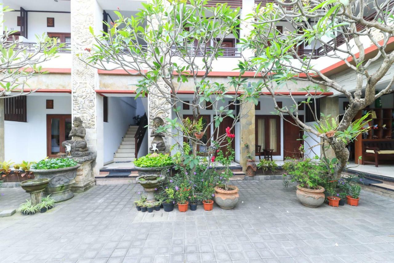 Puri Jayaraja Guest House Kuta Lombok Buitenkant foto