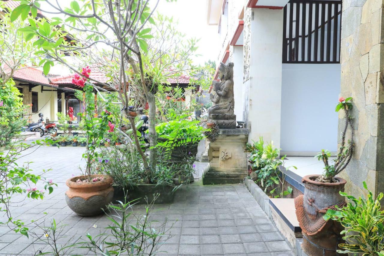 Puri Jayaraja Guest House Kuta Lombok Buitenkant foto