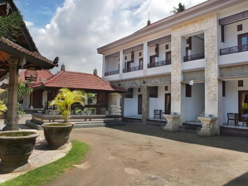 Puri Jayaraja Guest House Kuta Lombok Buitenkant foto