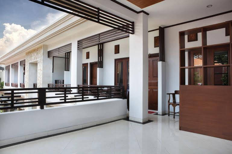 Puri Jayaraja Guest House Kuta Lombok Buitenkant foto