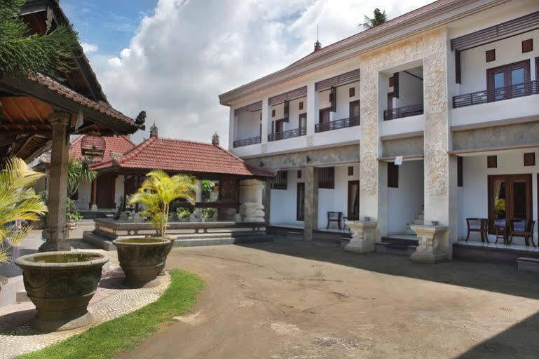 Puri Jayaraja Guest House Kuta Lombok Buitenkant foto